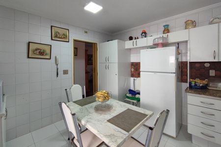 Apartamento à venda com 180m², 4 quartos e 2 vagas Apartamento à venda com 180m², 4 quartos e 2 vagasCozinha