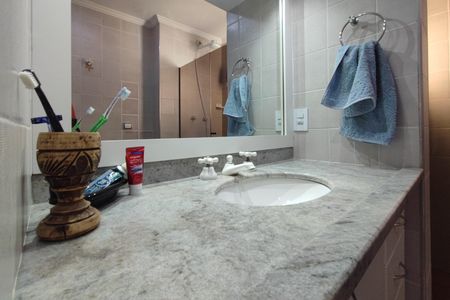 Apartamento à venda com 180m², 4 quartos e 2 vagas Apartamento à venda com 180m², 4 quartos e 2 vagasBanheiro Social