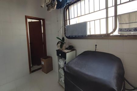 Apartamento à venda com 180m², 4 quartos e 2 vagas Apartamento à venda com 180m², 4 quartos e 2 vagasÁrea de Serviço