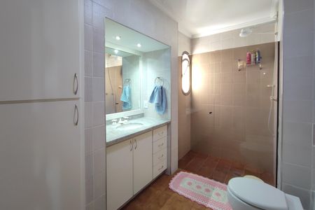 Apartamento à venda com 180m², 4 quartos e 2 vagas Apartamento à venda com 180m², 4 quartos e 2 vagasBanheiro Social