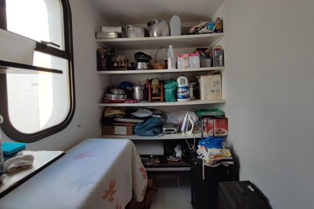 Apartamento à venda com 180m², 4 quartos e 2 vagas Apartamento à venda com 180m², 4 quartos e 2 vagasÁrea de Serviço