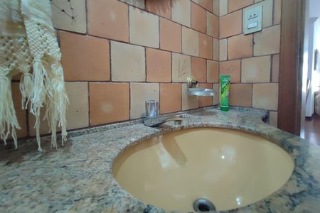 Apartamento à venda com 180m², 4 quartos e 2 vagas Apartamento à venda com 180m², 4 quartos e 2 vagasLavabo