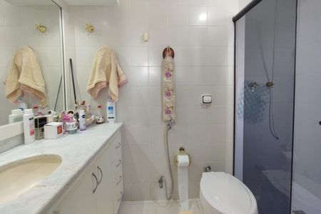 Apartamento à venda com 180m², 4 quartos e 2 vagas Apartamento à venda com 180m², 4 quartos e 2 vagasBanheiro Suíte