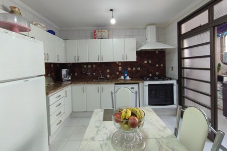 Apartamento à venda com 180m², 4 quartos e 2 vagas Apartamento à venda com 180m², 4 quartos e 2 vagasCozinha