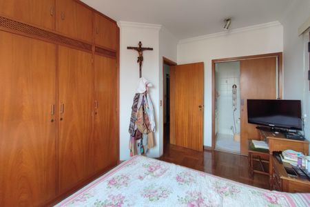 Apartamento à venda com 180m², 4 quartos e 2 vagas Apartamento à venda com 180m², 4 quartos e 2 vagasQuarto Suíte