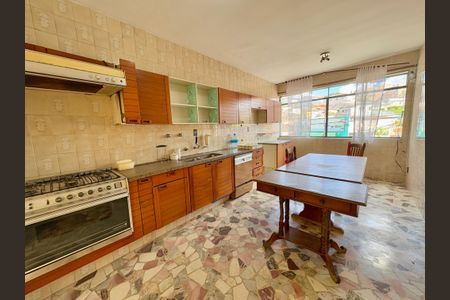 Casa à venda com 350m², 4 quartos e 1 vagaCozinha