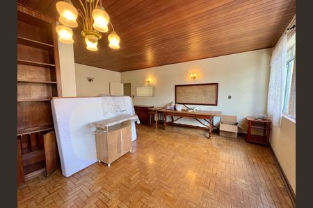 Casa à venda com 350m², 4 quartos e 1 vagaSala