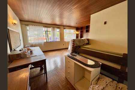 Casa à venda com 350m², 4 quartos e 1 vagaSala