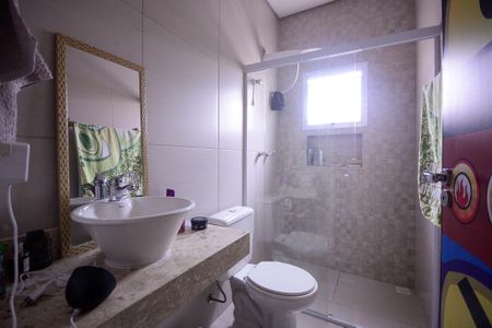 Casa à venda com 270m², 3 quartos e 4 vagasBanheiro da Suíte 2