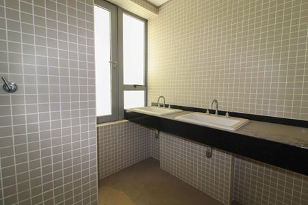 Apartamento à venda com 168m², 2 quartos e 2 vagasBanheiro da Suíte 2