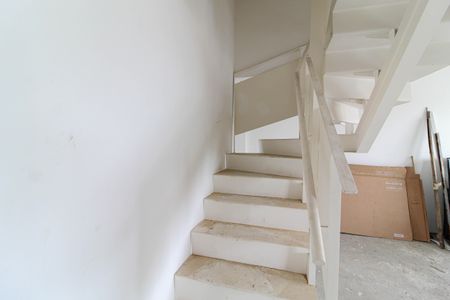 Apartamento à venda com 168m², 2 quartos e 2 vagasEscada