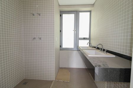 Apartamento à venda com 168m², 2 quartos e 2 vagasBanheiro da Suíte 2