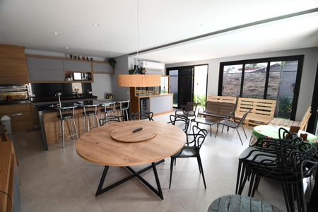 Casa à venda com 400m², 4 quartos e 5 vagasÁrea comum - Salão de Festas