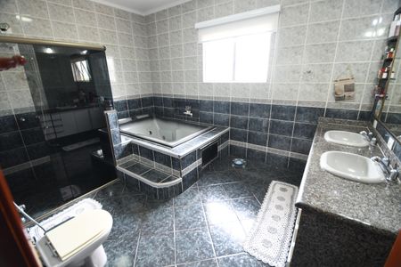 Casa à venda com 400m², 4 quartos e 5 vagasBanheiro 1