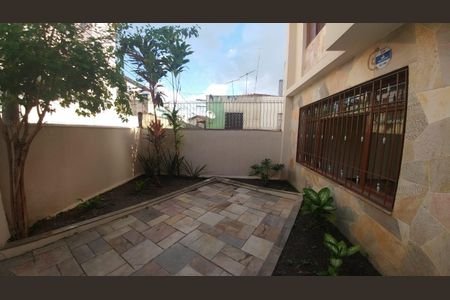 Casa à venda com 180m², 3 quartos e 2 vagas Casa à venda com 180m², 3 quartos e 2 vagasÁrea Externa