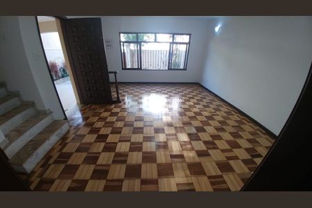 Casa à venda com 180m², 3 quartos e 2 vagas Casa à venda com 180m², 3 quartos e 2 vagasSala