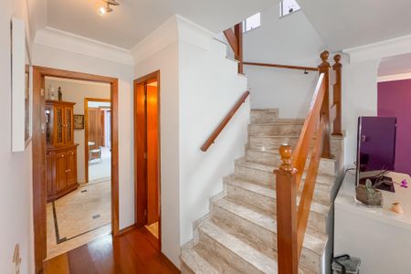 Casa à venda com 204m², 3 quartos e 3 vagasEscada