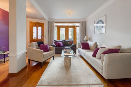 Casa à venda com 204m², 3 quartos e 3 vagasSala