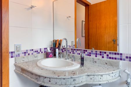 Casa à venda com 204m², 3 quartos e 3 vagasBanheiro Corredor