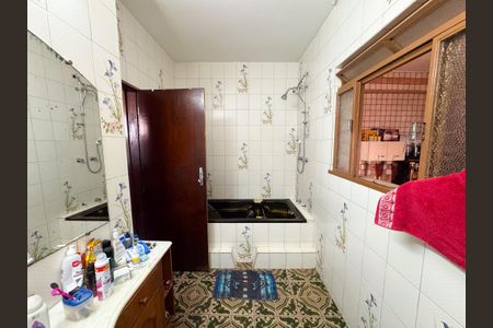 Casa à venda com 326m², 5 quartos e 4 vagasBanheiro