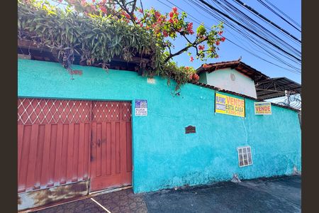 Casa à venda com 326m², 5 quartos e 4 vagasPlaquinha instalada