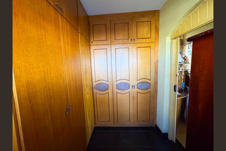 Casa à venda com 326m², 5 quartos e 4 vagasCloset do Quarto 1