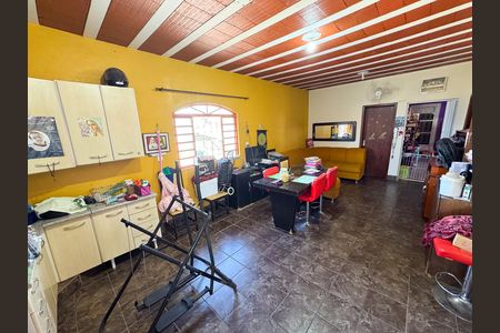 Casa à venda com 326m², 5 quartos e 4 vagasEdícula