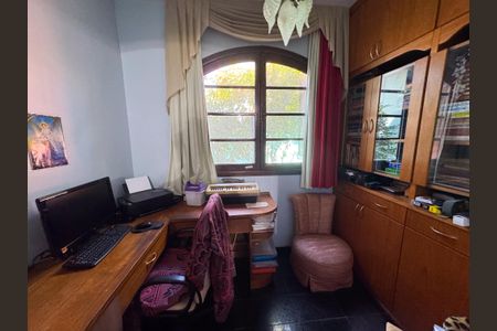 Casa à venda com 326m², 5 quartos e 4 vagasEscritório