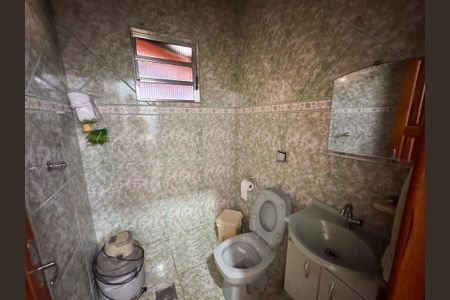 Casa à venda com 326m², 5 quartos e 4 vagasBanheiro de Serviço