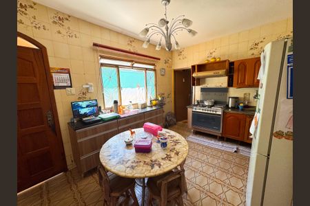 Casa à venda com 326m², 5 quartos e 4 vagasCozinha