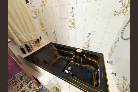 Casa à venda com 326m², 5 quartos e 4 vagasBanheiro