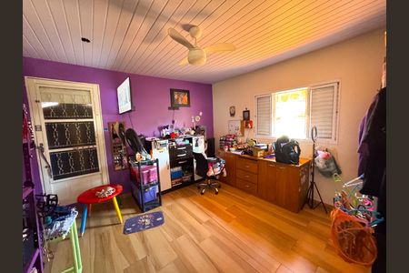 Casa à venda com 326m², 5 quartos e 4 vagasEdícula