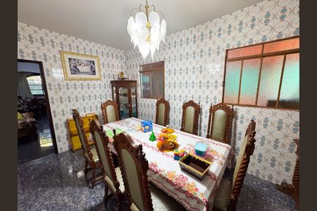 Casa à venda com 326m², 5 quartos e 4 vagasSala de Jantar