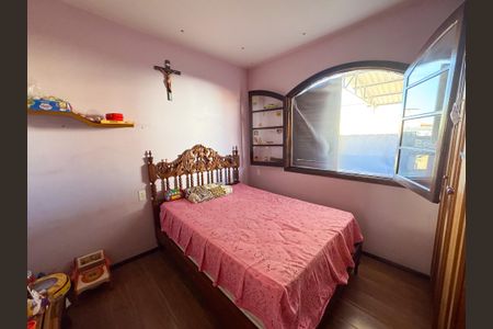 Casa à venda com 326m², 5 quartos e 4 vagasQuarto 2