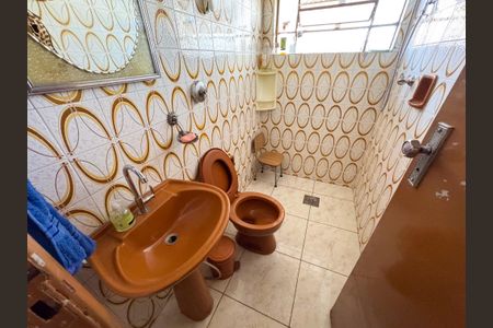 Casa à venda com 326m², 5 quartos e 4 vagasBanheiro do Quarto 2