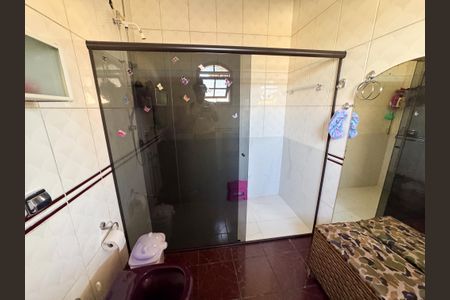 Casa à venda com 326m², 5 quartos e 4 vagasBanheiro do Quarto 1