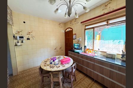 Casa à venda com 326m², 5 quartos e 4 vagasCozinha