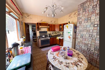 Casa à venda com 326m², 5 quartos e 4 vagasCozinha