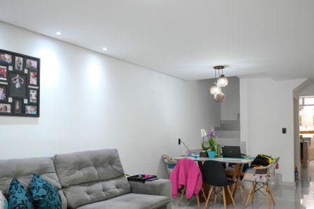 Casa à venda com 118m², 2 quartos e 2 vagasSala