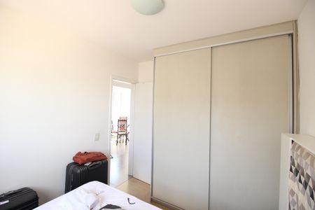 Apartamento à venda com 100m², 2 quartos e 2 vagasQuarto 2