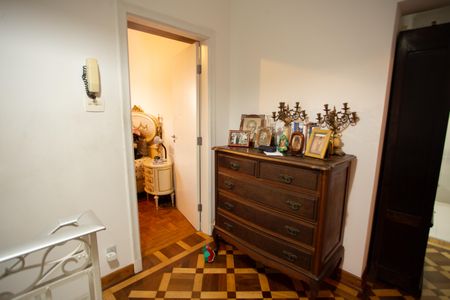 Casa à venda com 200m², 3 quartos e 3 vagas Casa à venda com 200m², 3 quartos e 3 vagasHall