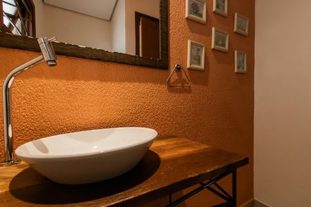 Casa à venda com 300m², 4 quartos e 4 vagas Casa à venda com 300m², 4 quartos e 4 vagasLavabo da Sala