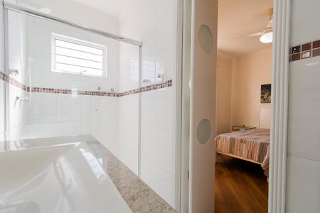 Casa à venda com 300m², 4 quartos e 4 vagas Casa à venda com 300m², 4 quartos e 4 vagasBanheiro da Suíte 3