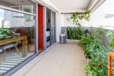 Apartamento à venda com 102m², 2 quartos e 2 vagasVaranda