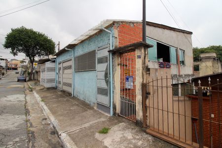 Casa para alugar com 40m², 1 quarto e sem vaga Casa para alugar com 40m², 1 quarto e sem vagaFachada e Placa