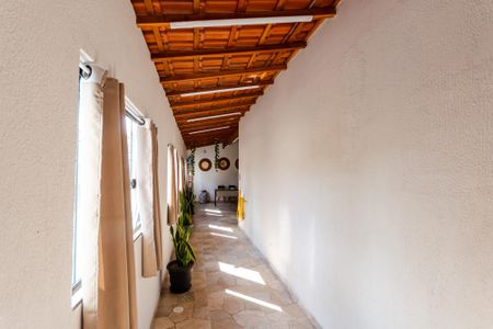 Casa à venda com 264m², 3 quartos e 2 vagasCorredor