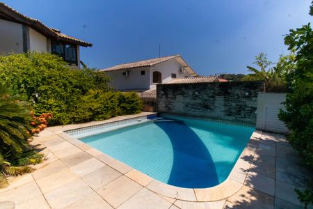 Casa de condomínio à venda com 368m², 3 quartos e 6 vagasÁrea externa