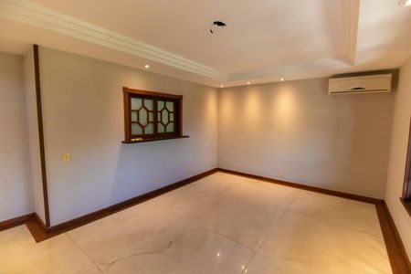 Casa de condomínio à venda com 368m², 3 quartos e 6 vagasSala