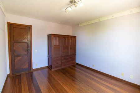 Casa de condomínio à venda com 368m², 3 quartos e 6 vagasSuíte 1