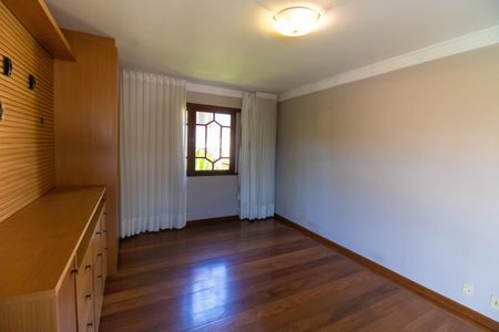 Casa de condomínio à venda com 368m², 3 quartos e 6 vagasSuíte 3